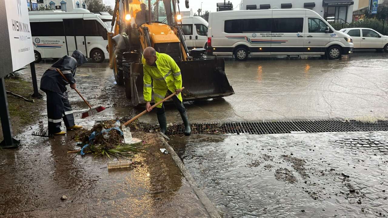 Bodrum’da Metrekareye 45 Kilogram Yağış Düştü: Başkan Mandalinci Çalışmaları Yerinde İnceledi 3